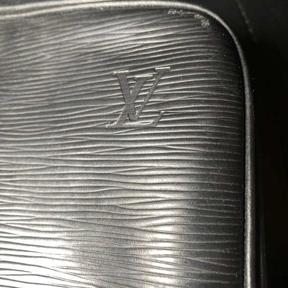 Authentic LOUIS VUITTON epi Porte bag - Picture 3 of 12